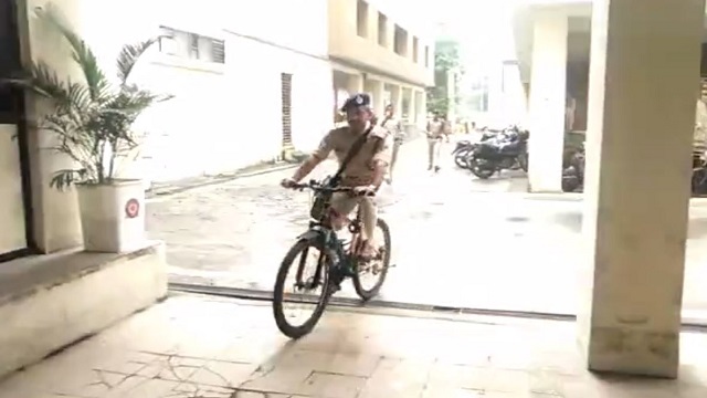 Indore Police Commissioner comes office on bicycle