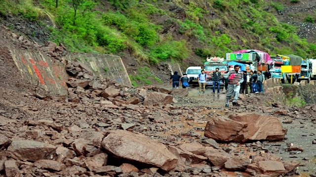 Landslide in jammu and srinagar highway