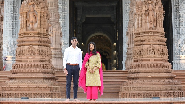 Rishi Sunak and his wife at Akshardham