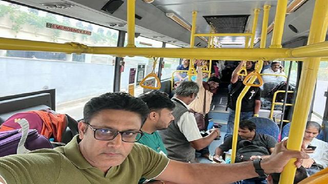 Former cricketer takes bus ride in Bengaluru