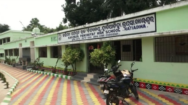 school runs without teachers in odisha