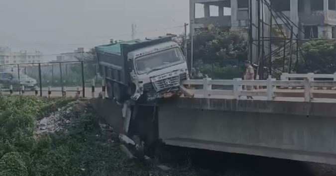 truck accident bhubaneswar
