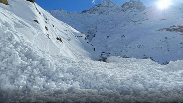 Avalanche hit soldiers in ladakh