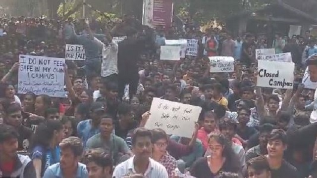 protest in IIT-BHU