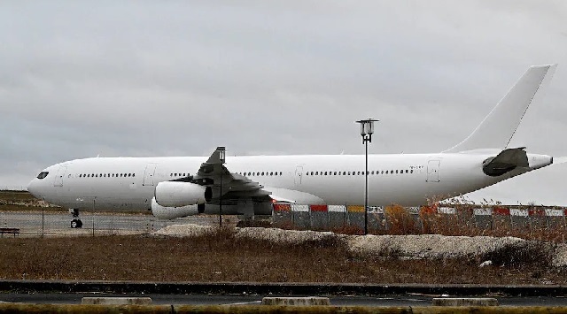 plane grounded in France