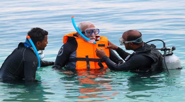 Narendra Modi goes snorkelling