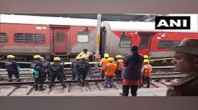 Charminar Express derails in nampally station