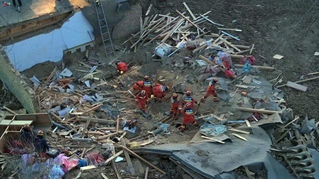earthquake hits china