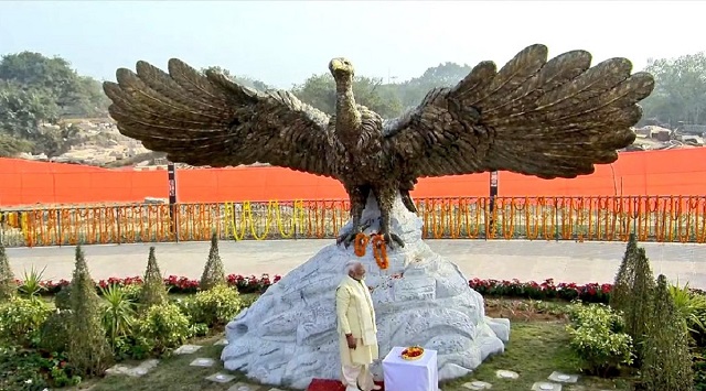 statue of Jatayu at Kuber Tila