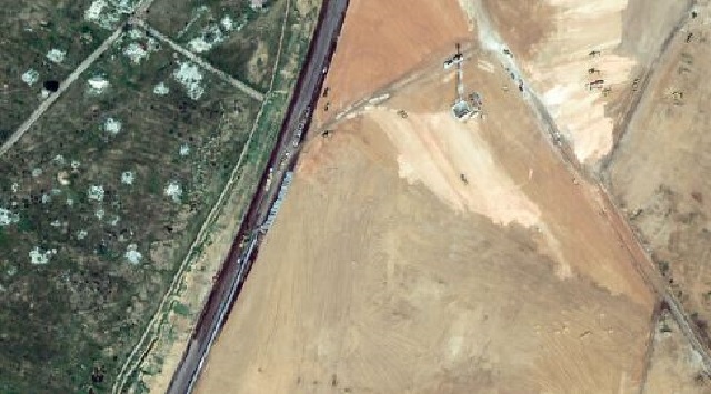 Egypt building wall near Gaza Strip