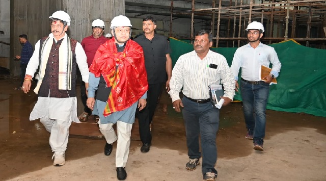 Railway minister reviews projects in Odisha