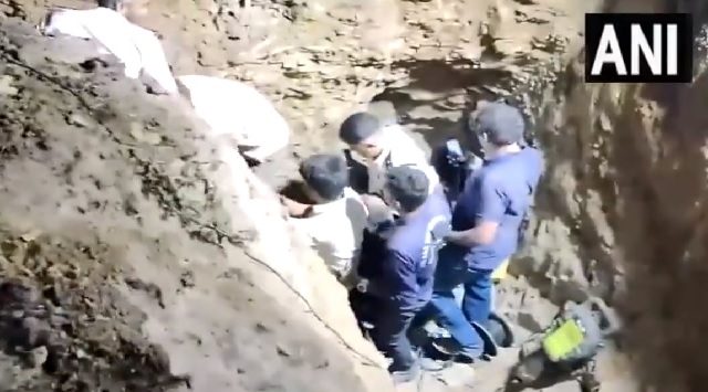 boy falls into borewell gujarat