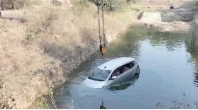 car falls into canal in Odisha