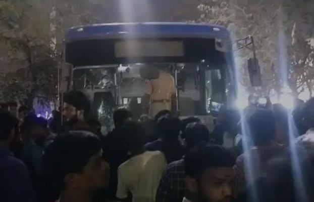 locals ransack mo bus in bhubaneswar