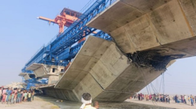 under construction bridge collapses