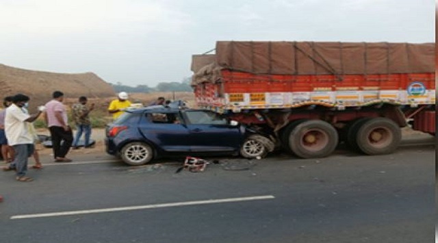 car rams into truck in Andhra Pradesh