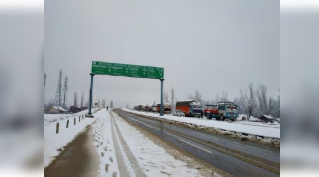 srinagar jammu highway traffic suspended