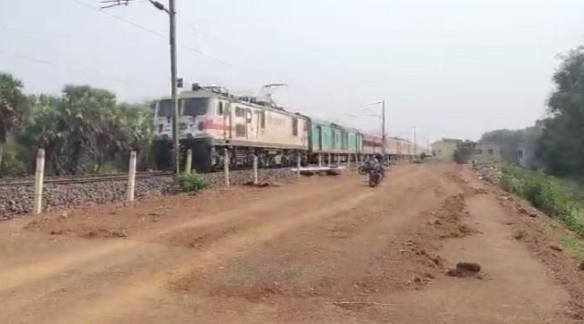 youth dies after falling off moving train