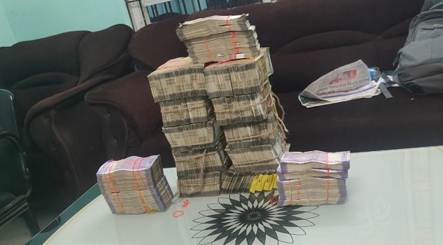 police seize rs 55 lakh from car in odisha
