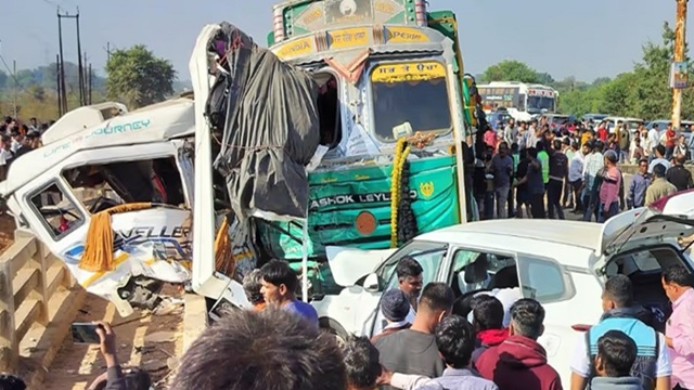 Accident in Madhya Pradesh: 7 from Andhra Pradesh dead