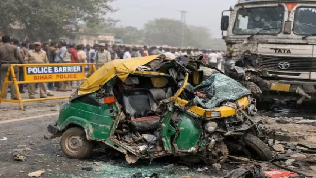 5 killed, 3 injured as speeding truck hits auto-rickshaw in Bihar