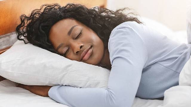 What is the reason behind feeling sleepy after eating during afternoon