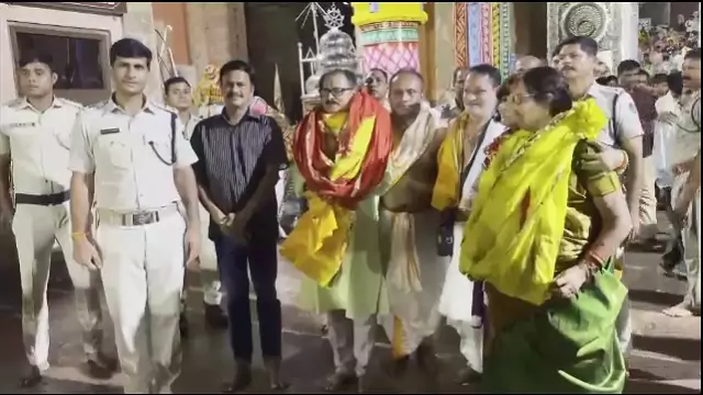 Odisha: Interim DGP Vinaytosh Mishra Offers Prayers at Puri Srimandira