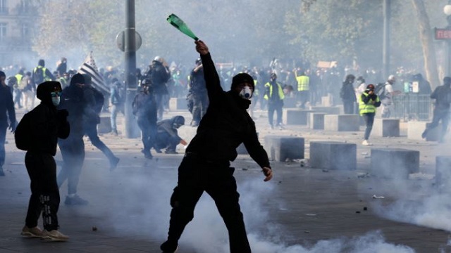 France braces for fresh wave of protests, Left-wing leaders vow to follow original route despite police order