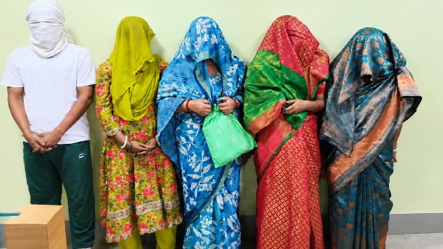Police arrests five for looting mobile phones at Nayapalli Durga Puja ...